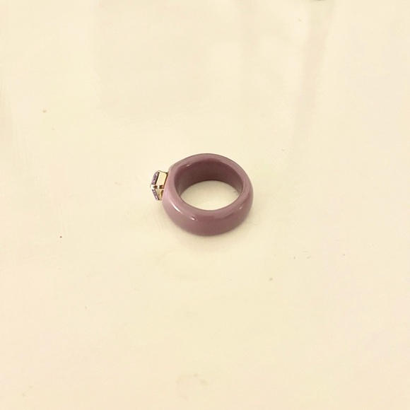 Vintage Lavender Lucite Ring with a Purple Emerald Cut Angled Cz Gem - Picture 3 of 3